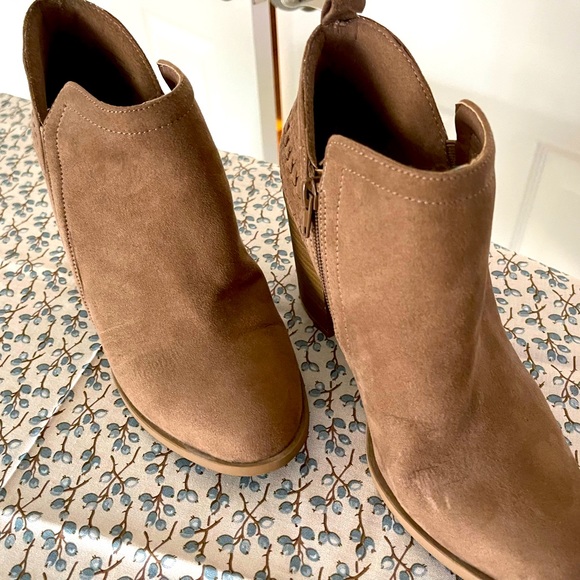Madden Girl boots, suede. Size 8.5 runs small - Picture 4 of 5